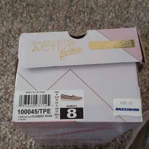Sketchers active Avenue air-cooled memory foam
